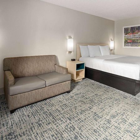 Baymont By Wyndham Lagrange Hotel Bagian luar foto