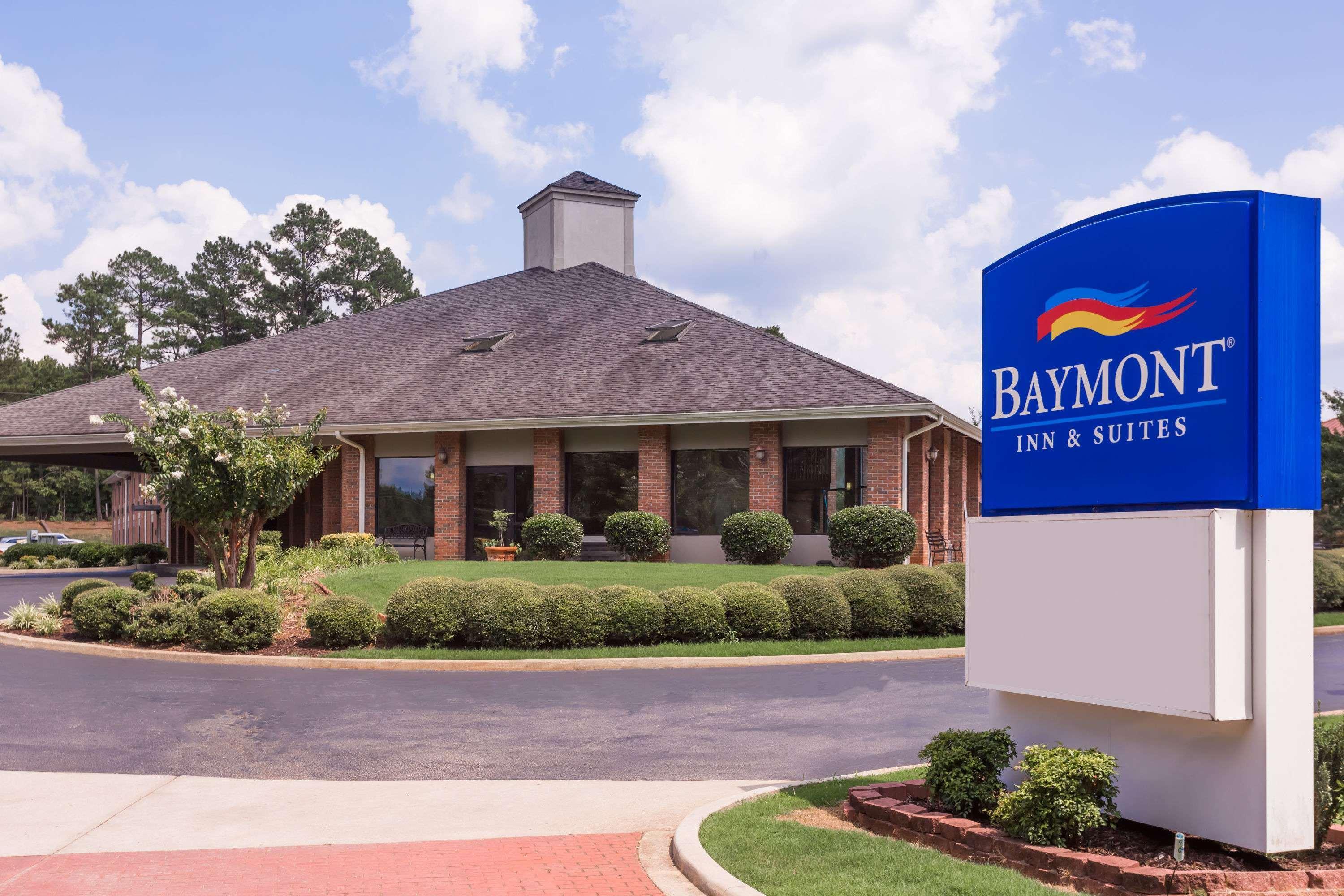 Baymont By Wyndham Lagrange Hotel Bagian luar foto