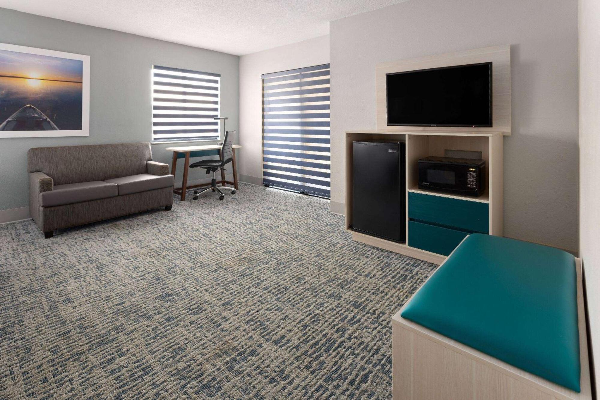 Baymont By Wyndham Lagrange Hotel Bagian luar foto
