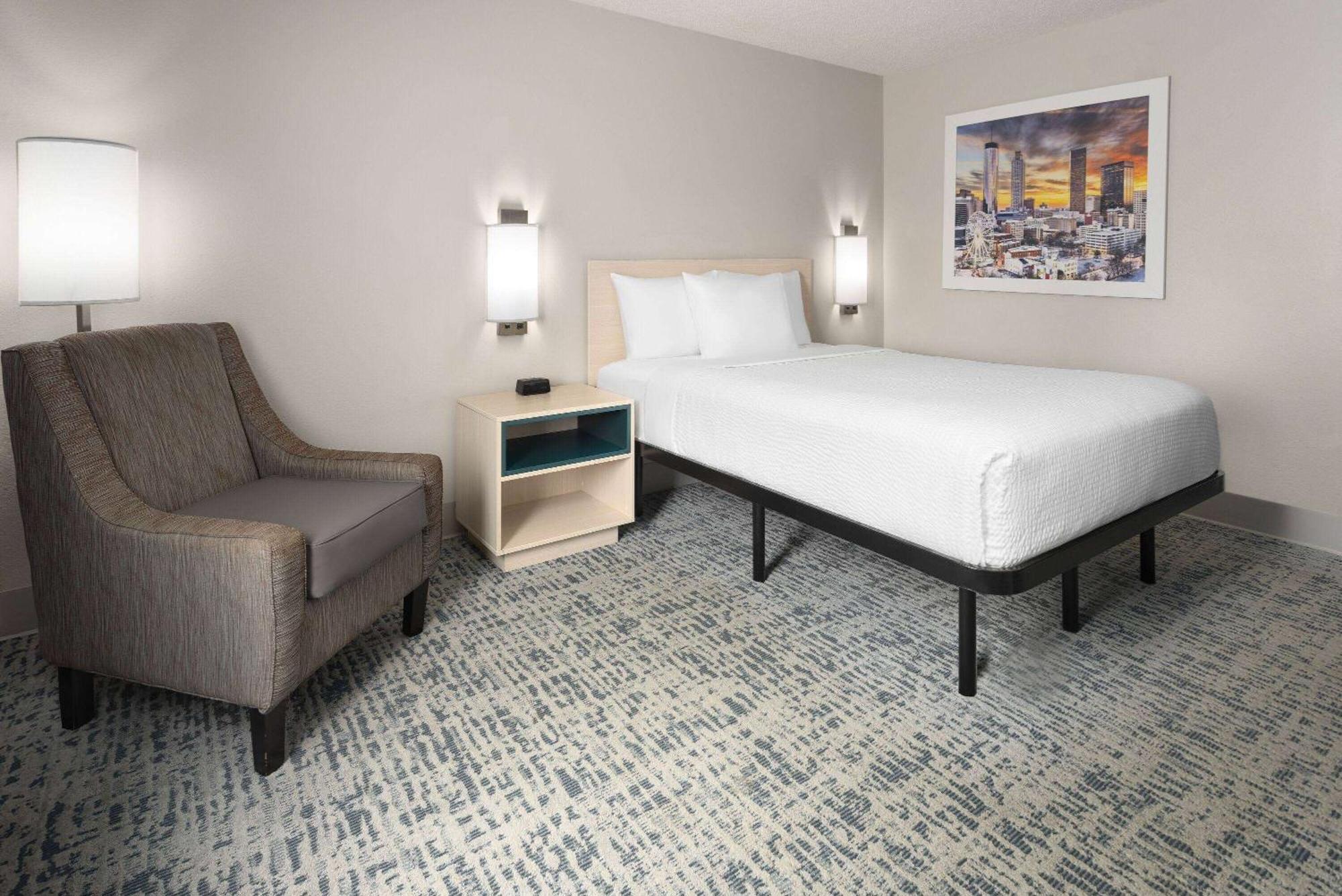 Baymont By Wyndham Lagrange Hotel Bagian luar foto