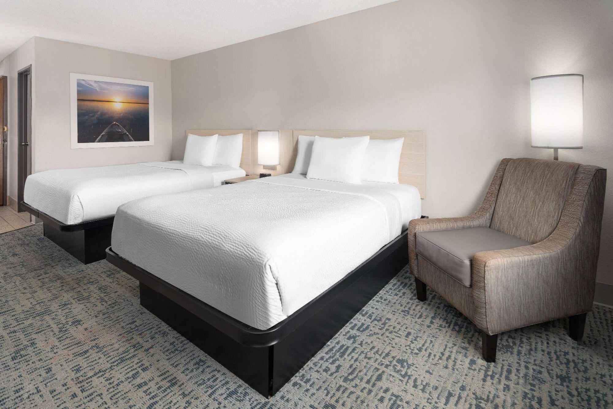 Baymont By Wyndham Lagrange Hotel Bagian luar foto