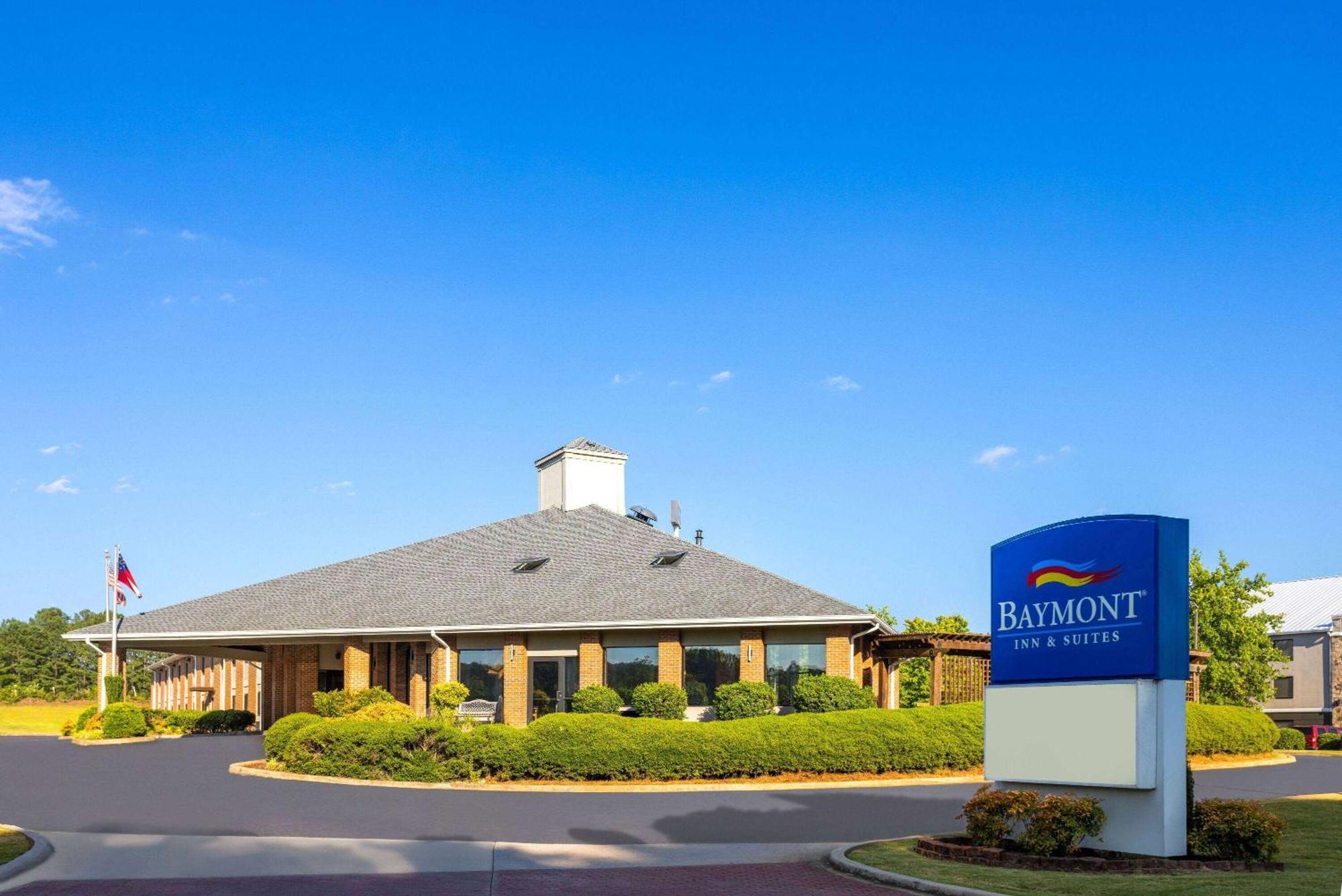Baymont By Wyndham Lagrange Hotel Bagian luar foto