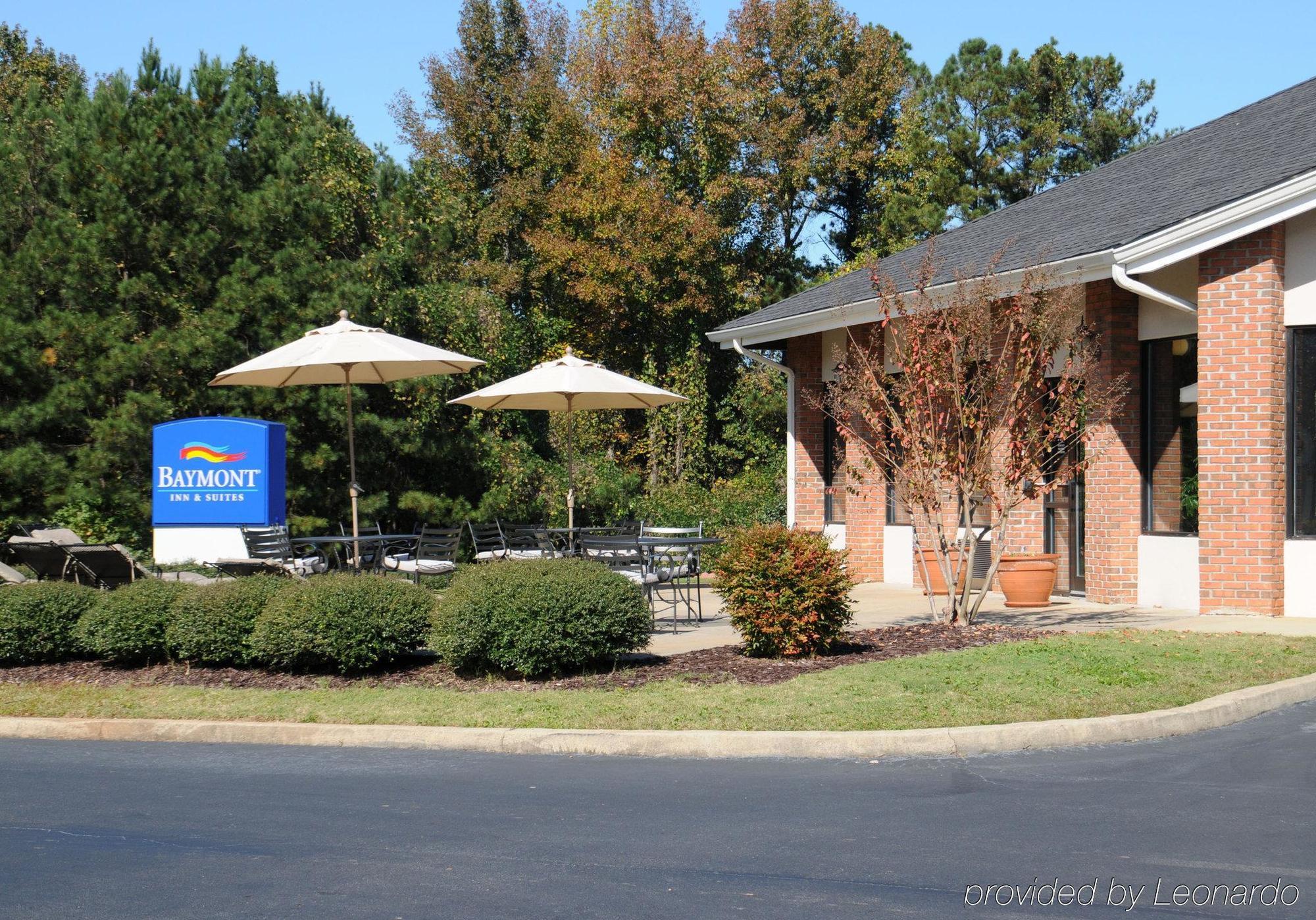 Baymont By Wyndham Lagrange Hotel Bagian luar foto
